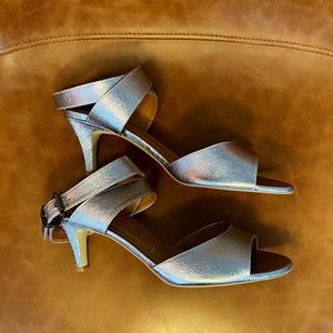 J. Renee Soncino Metallic Taupe Nappa Leather Womens  2.5" Heel Sandal Size 11M